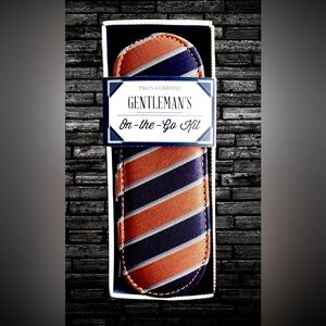 NWT Men’s Kit Shoehorn Shoe Brush Collar Stays Nail Clippers On The Go Kit